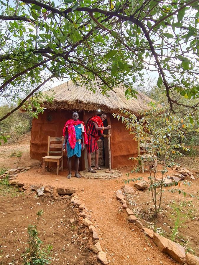 Africa Safari Maasai Boma Camping Serengeti Exteriör bild